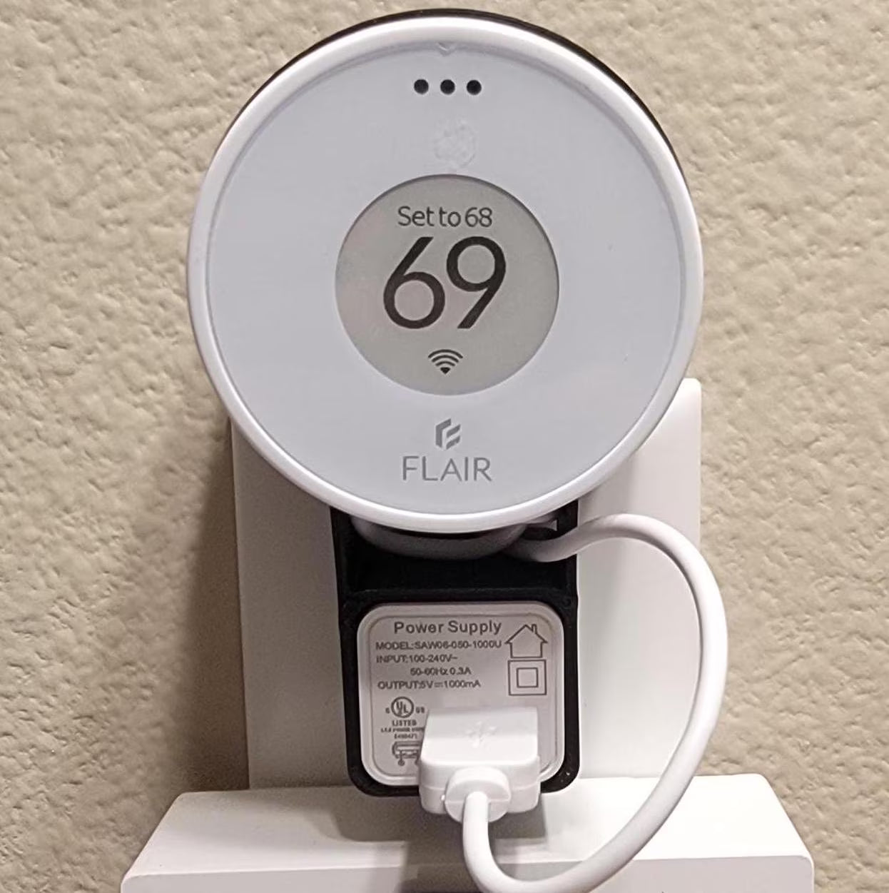 Flair Puck Outlet Mount *NOT* for Puck 2 – Wall Plug Holder, Cord Management, Space-Saving Bracket, Dock for Flair Puck & Power Adapter