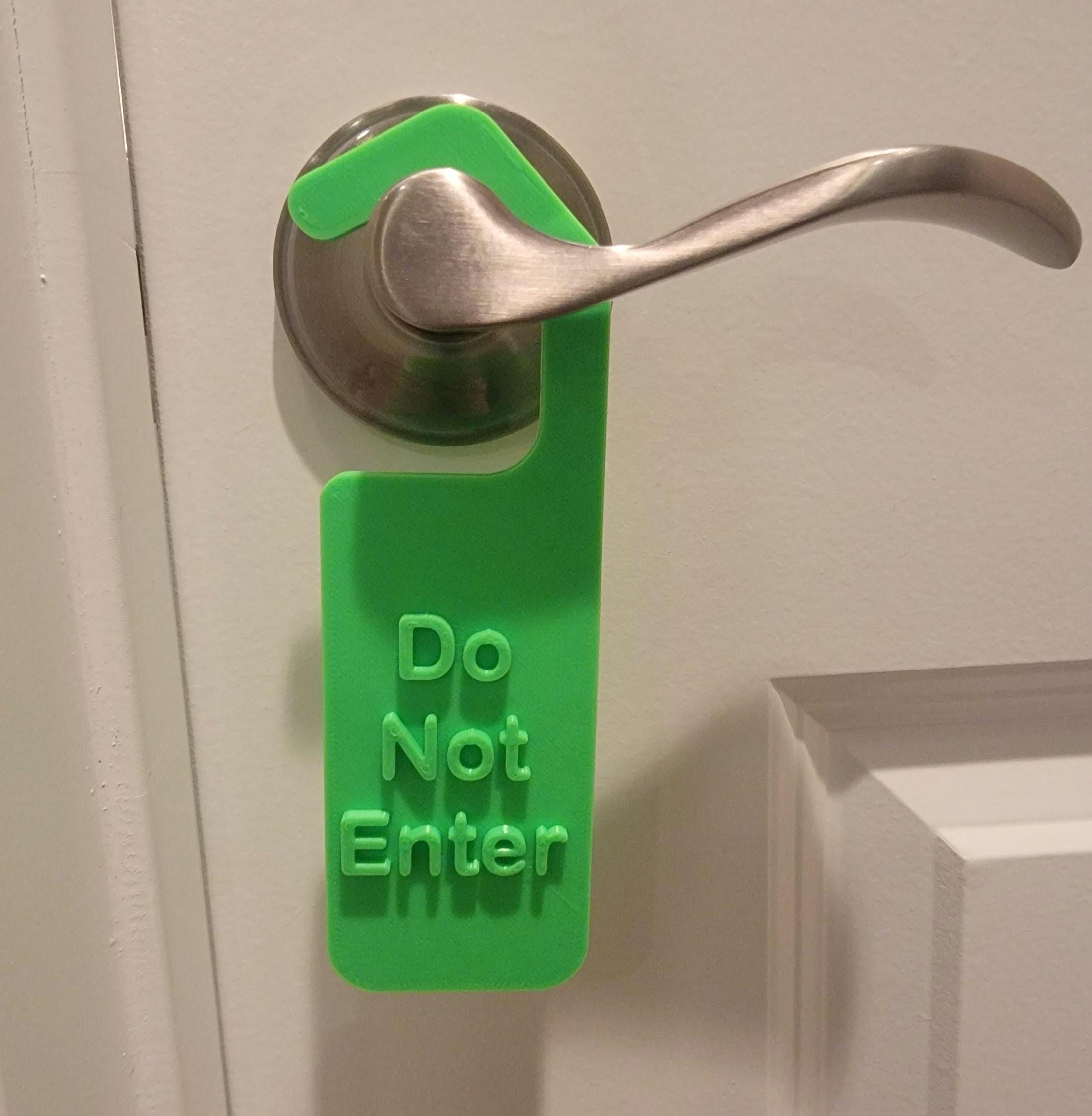 Do Not Enter Door Hanger Sign – Privacy Door Sign for Office, Bedroom, Dorm, Work, Studio – No Entry Warning Sign for Doorknob
