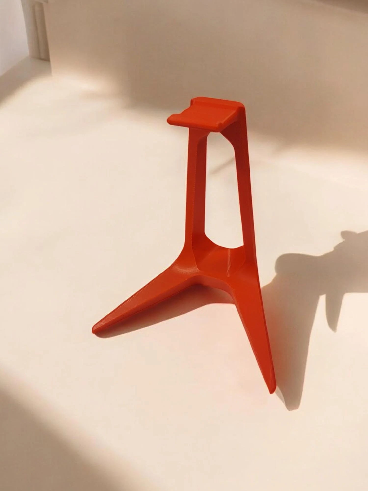 Minimalist Headphone Stand – Lightweight, Durable, Modern Headset Holder for Desk, Office, Gaming Setup, and Home Organization