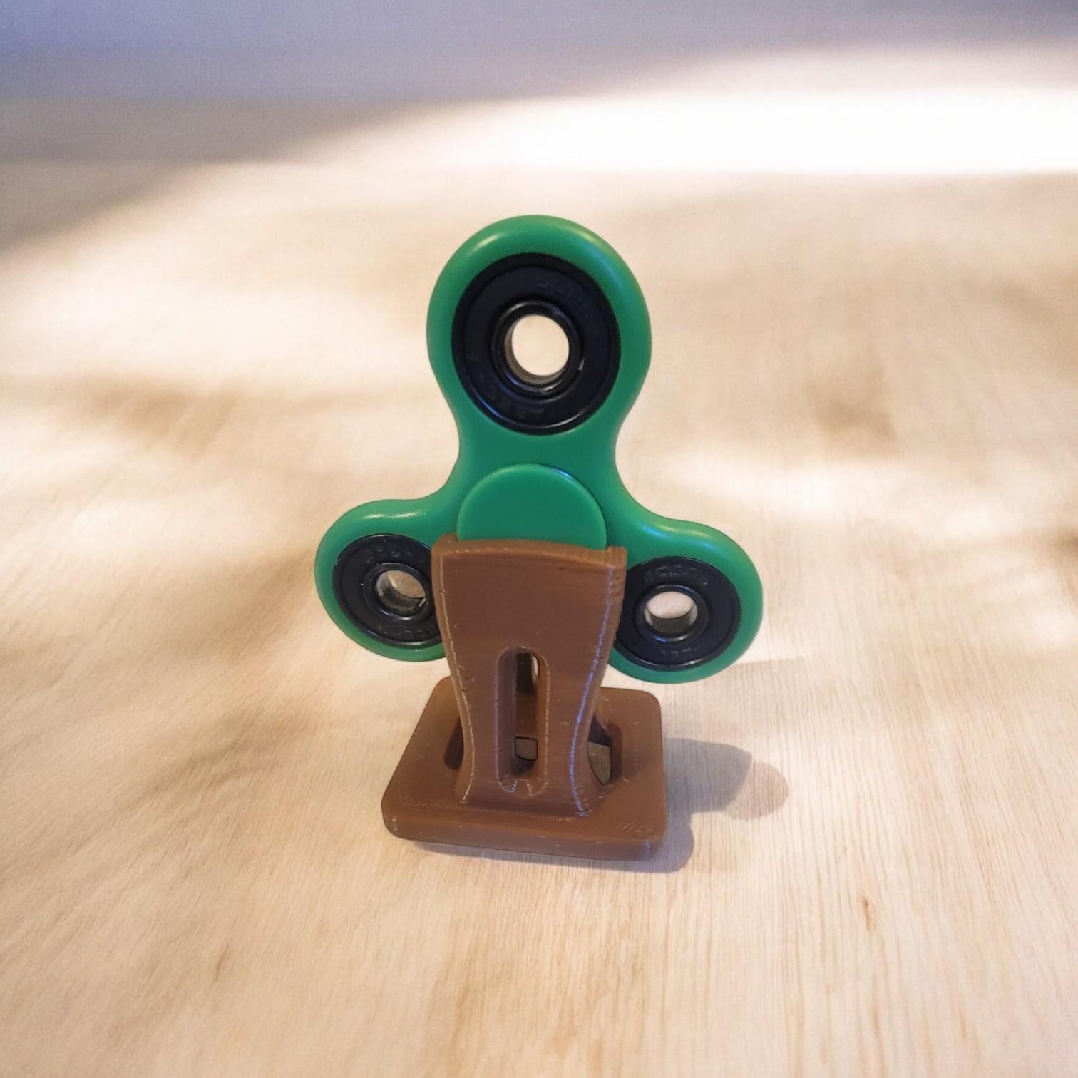 Fidget Spinner Stand - Perfect Display Stand for Your Fidget Spinner, Upright Fidget Spinner Holder for Desk Organization, Unique Gift Idea
