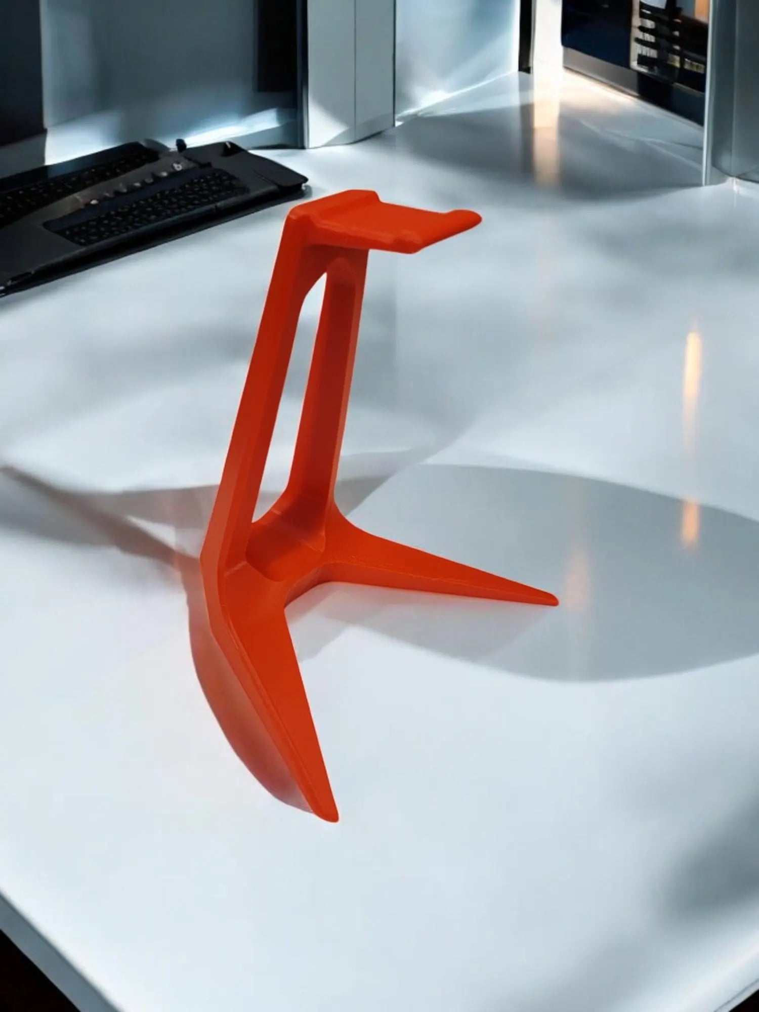 Minimalist Headphone Stand – Lightweight, Durable, Modern Headset Holder for Desk, Office, Gaming Setup, and Home Organization