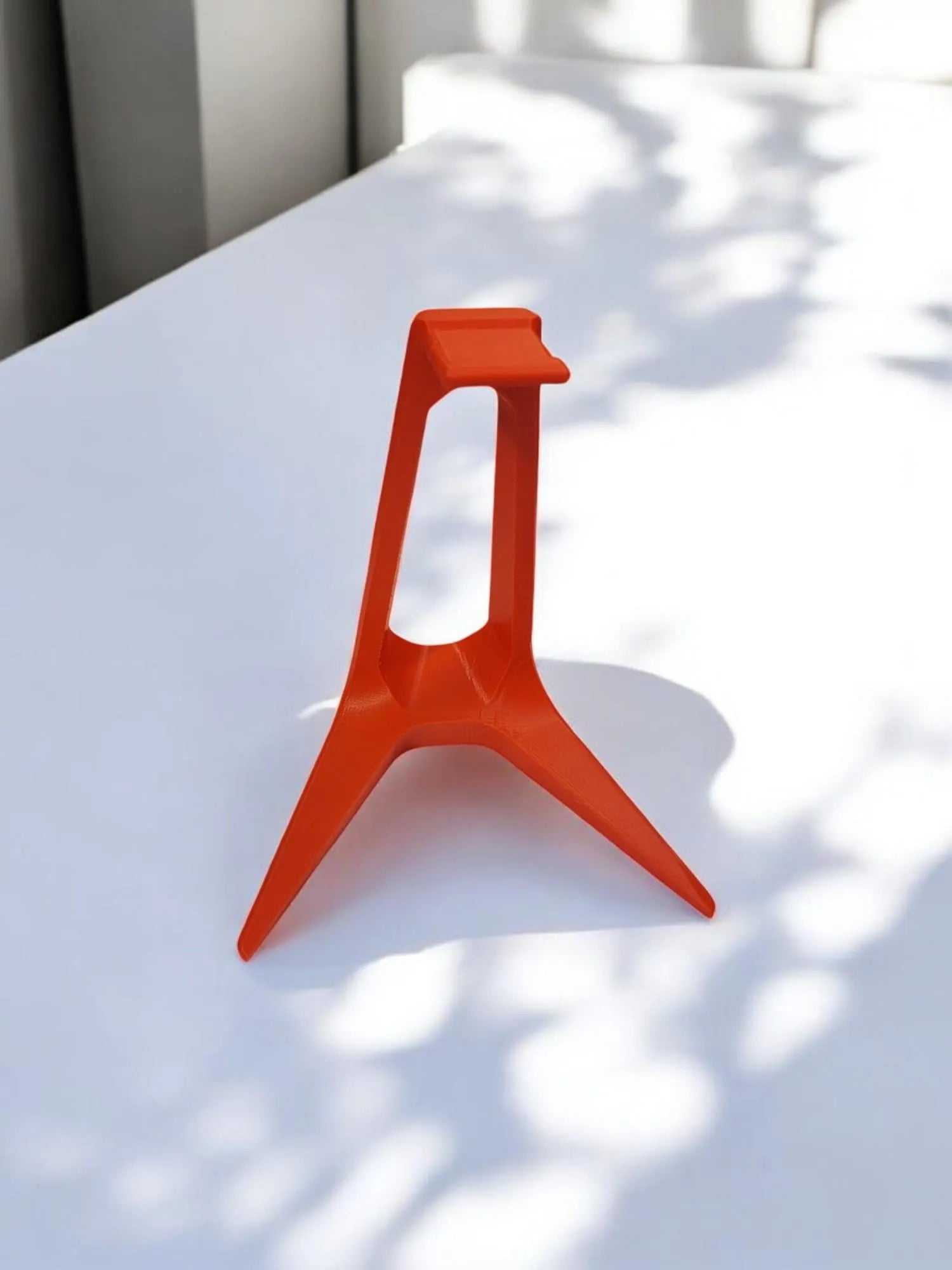 Minimalist Headphone Stand – Lightweight, Durable, Modern Headset Holder for Desk, Office, Gaming Setup, and Home Organization