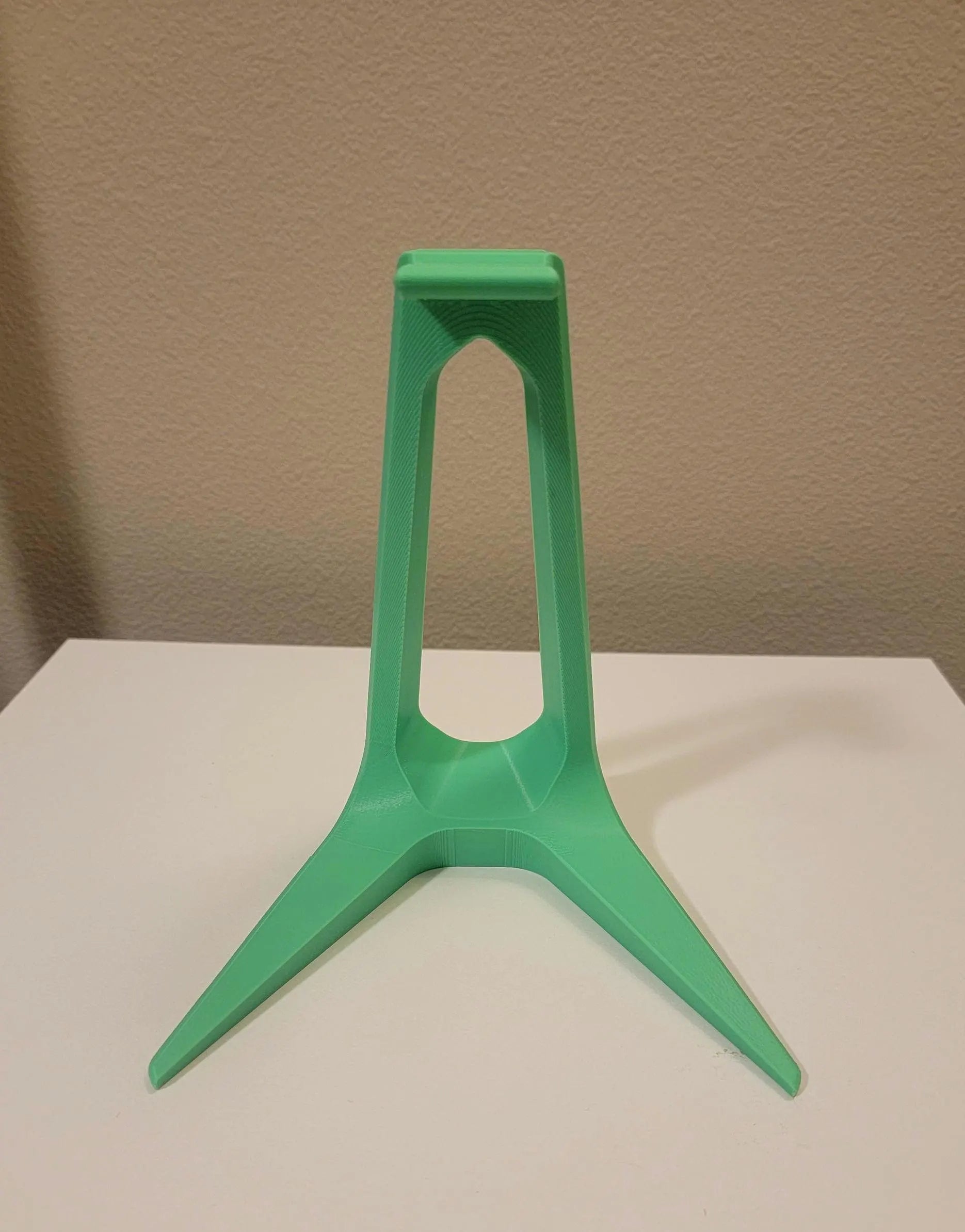 Minimalist Headphone Stand – Lightweight, Durable, Modern Headset Holder for Desk, Office, Gaming Setup, and Home Organization