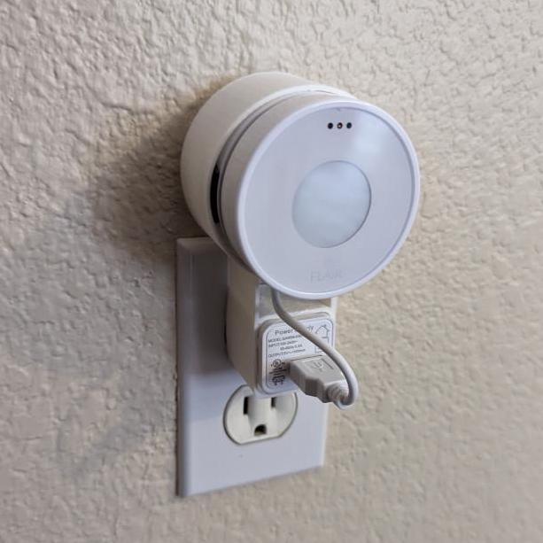Flair Puck Outlet Mount *NOT* for Puck 2 – Wall Plug Holder, Cord Management, Space-Saving Bracket, Dock for Flair Puck & Power Adapter