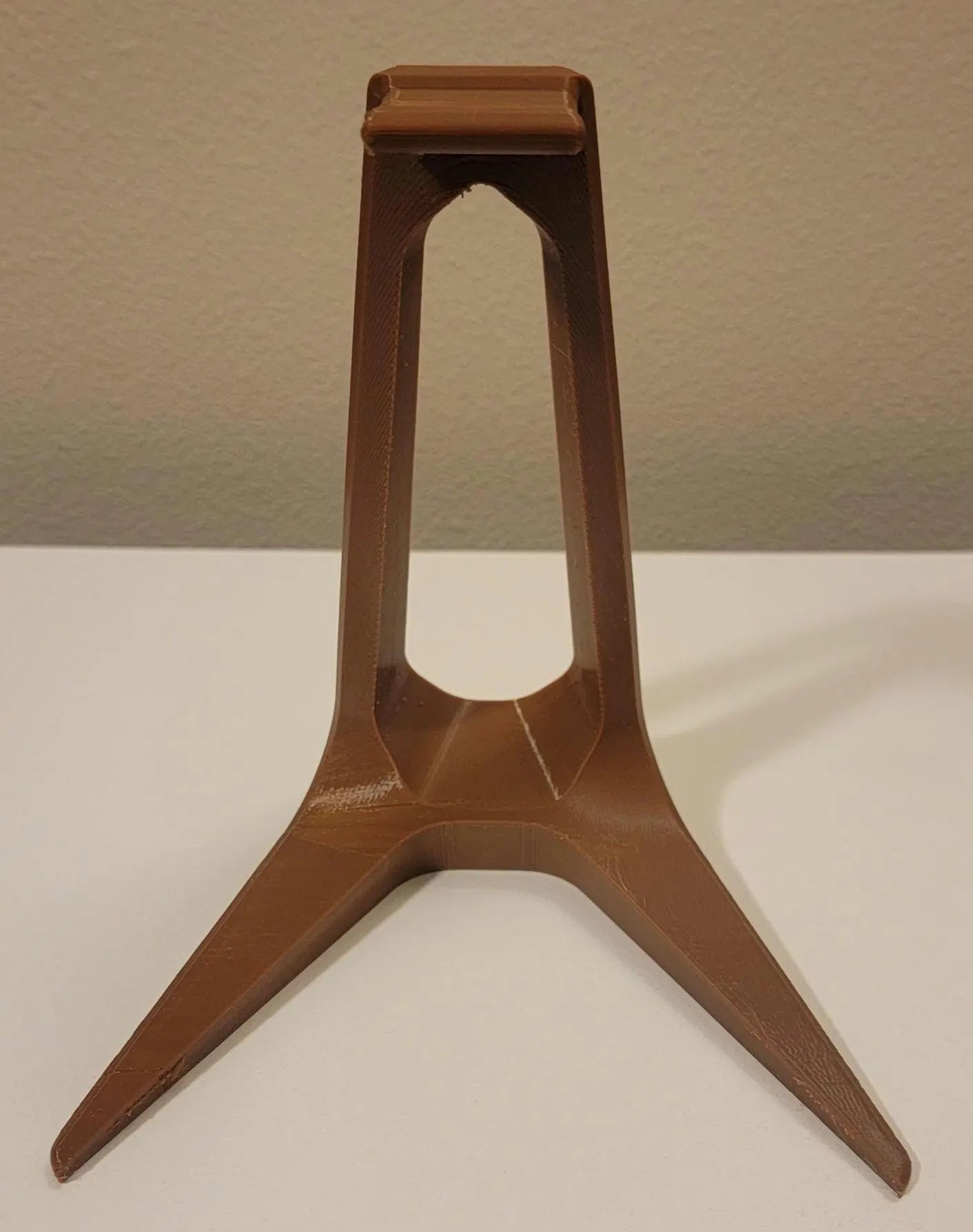 Minimalist Headphone Stand – Lightweight, Durable, Modern Headset Holder for Desk, Office, Gaming Setup, and Home Organization